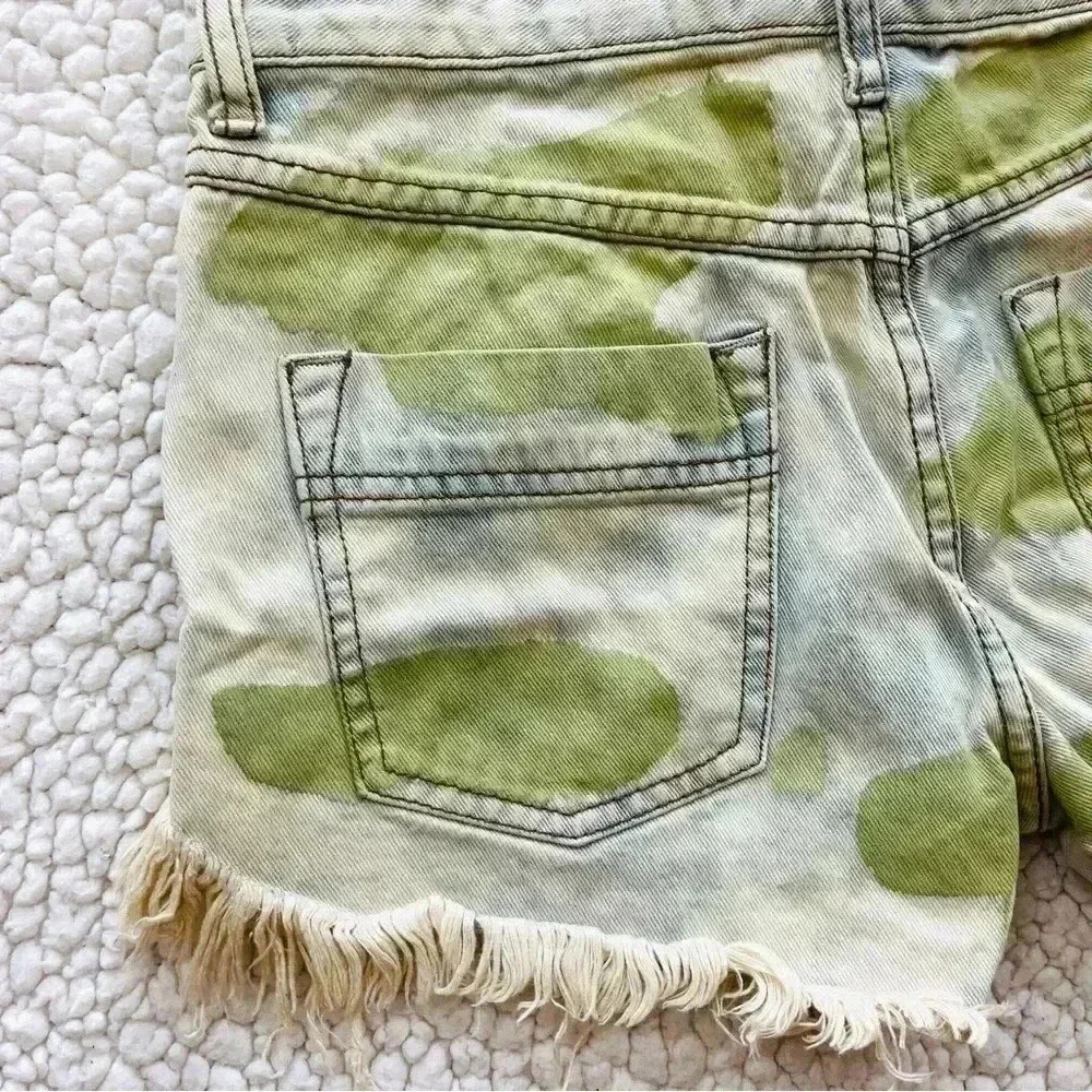 Free People Green Camouflage Embrllish Cheeky Distress Fray Jean‎ Shorts Size 25